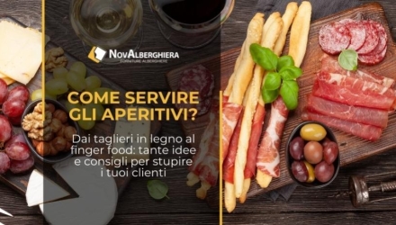Taglieri in legno e altri accessori per aperitivi